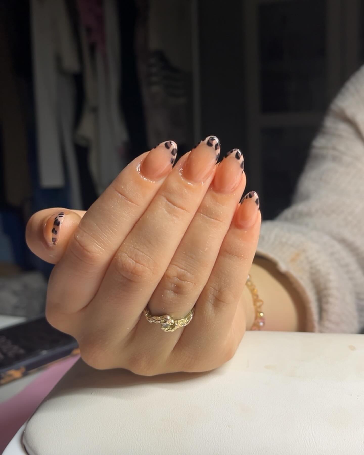 acrylic nails on hands