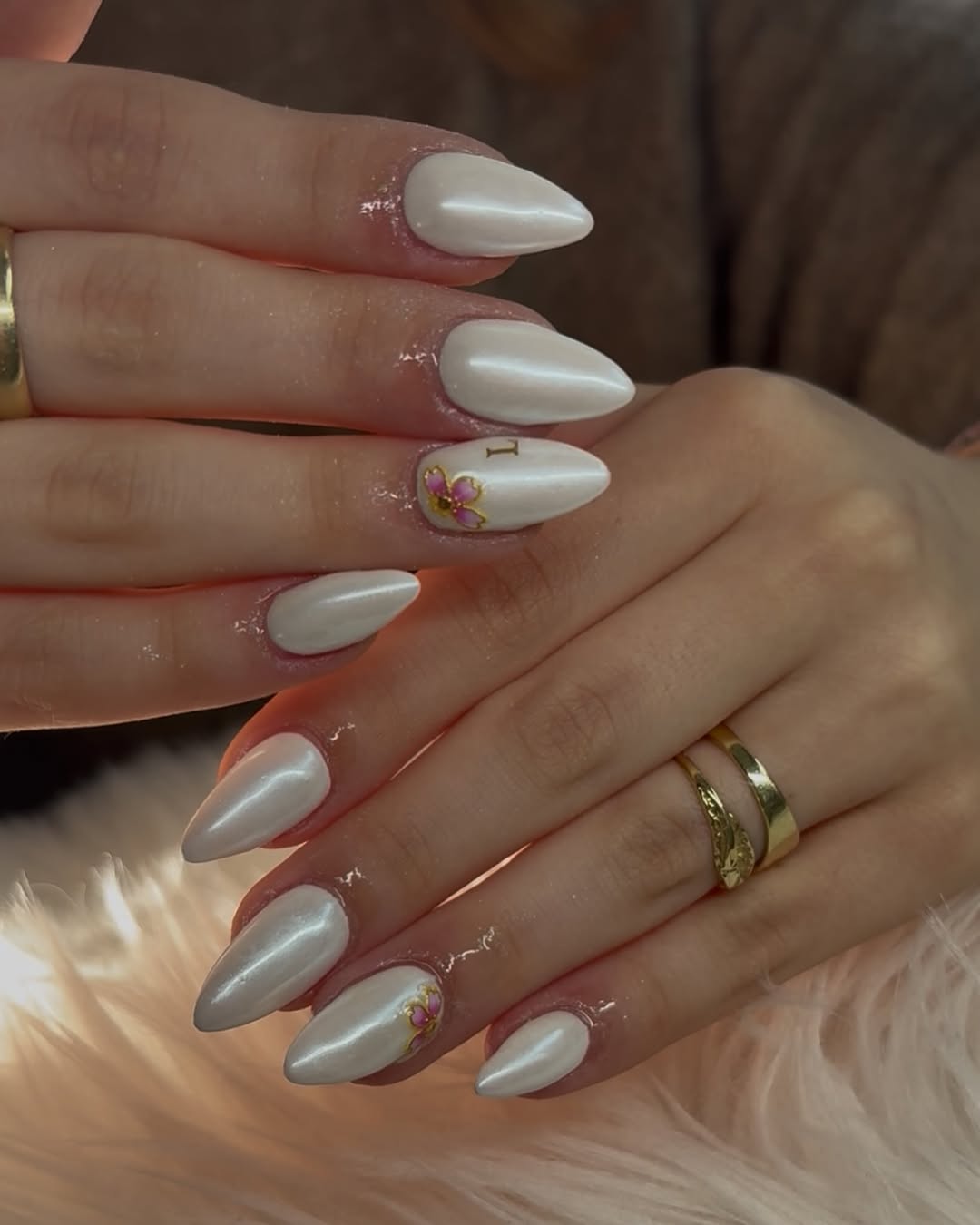 acrylic nails on hands